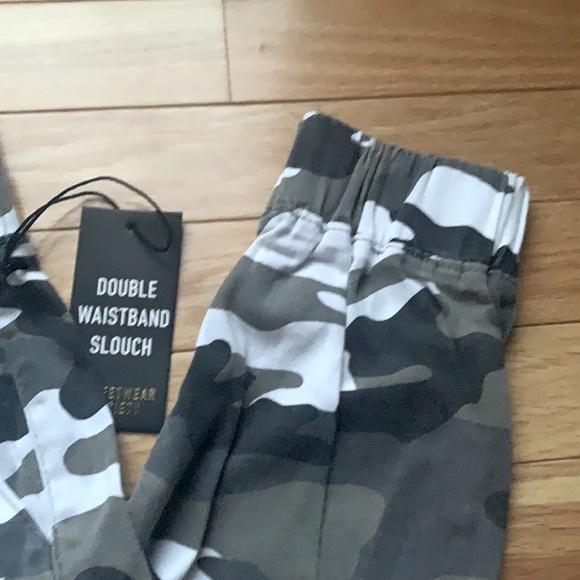 STREETWEAR SOCIETY NWT CAMO CUTE JEAN LIKE,,WIDE ELASTIC WAISTBAND - Picture 4 of 6